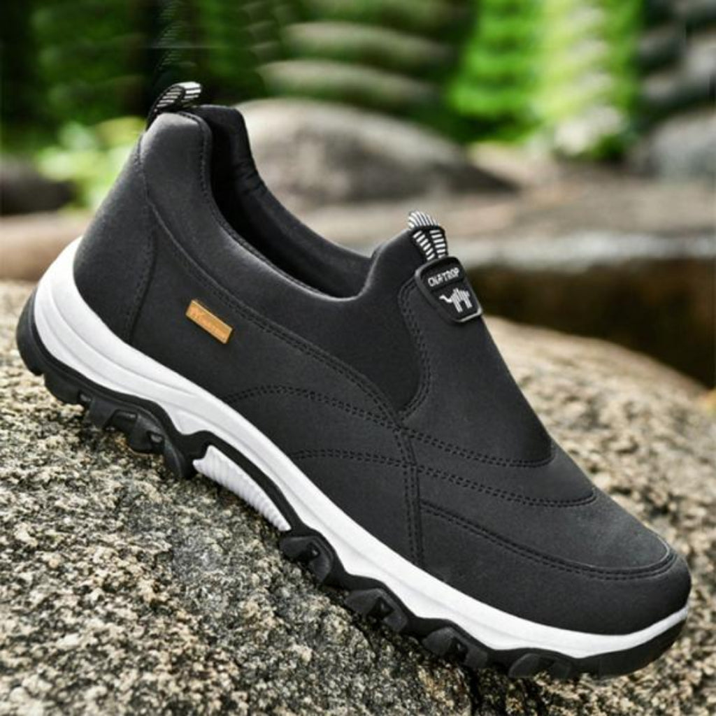 Outdoor Slip-On Sneaker — Qara/Ağ