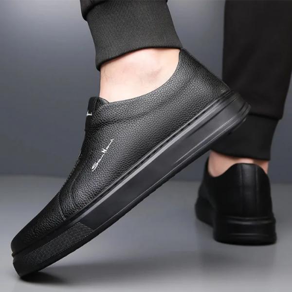 Qara Slip-On Ayaqqabı