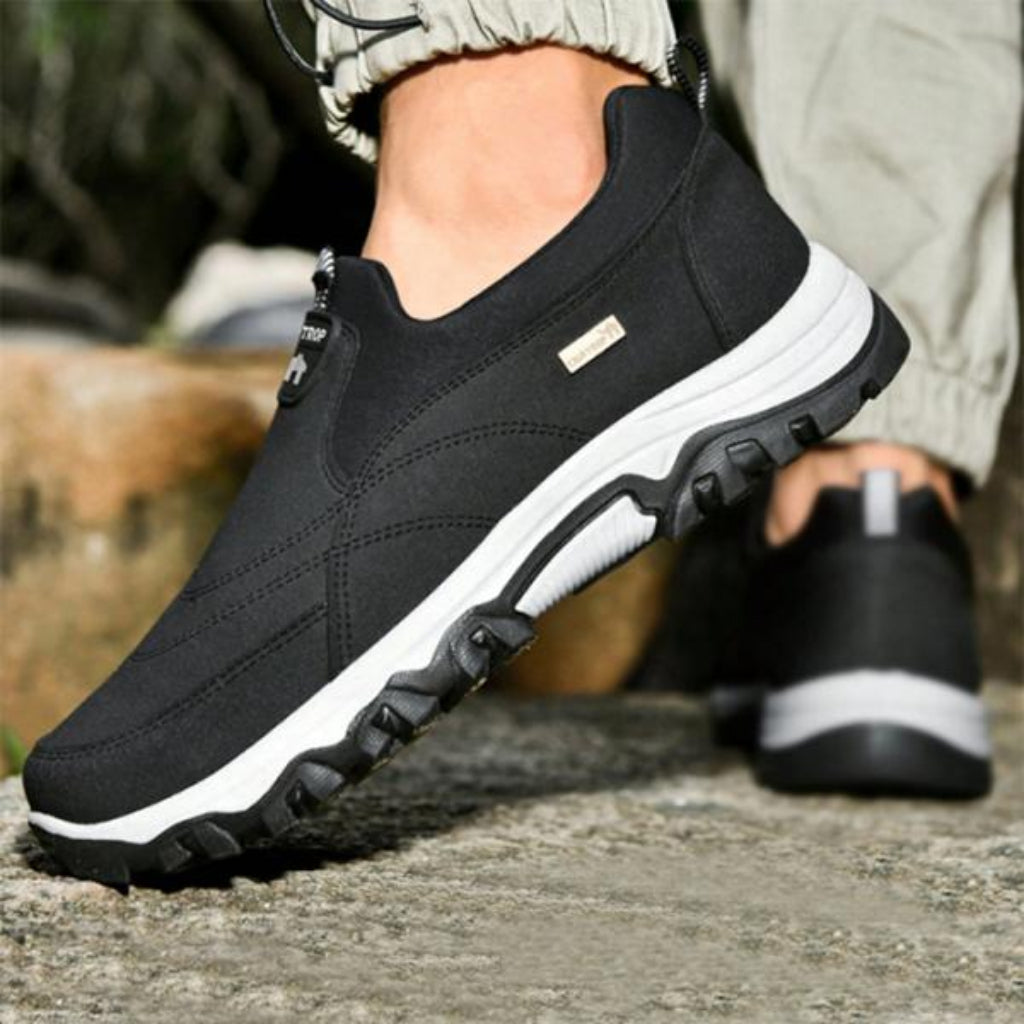 Outdoor Slip-On Sneaker — Qara/Ağ