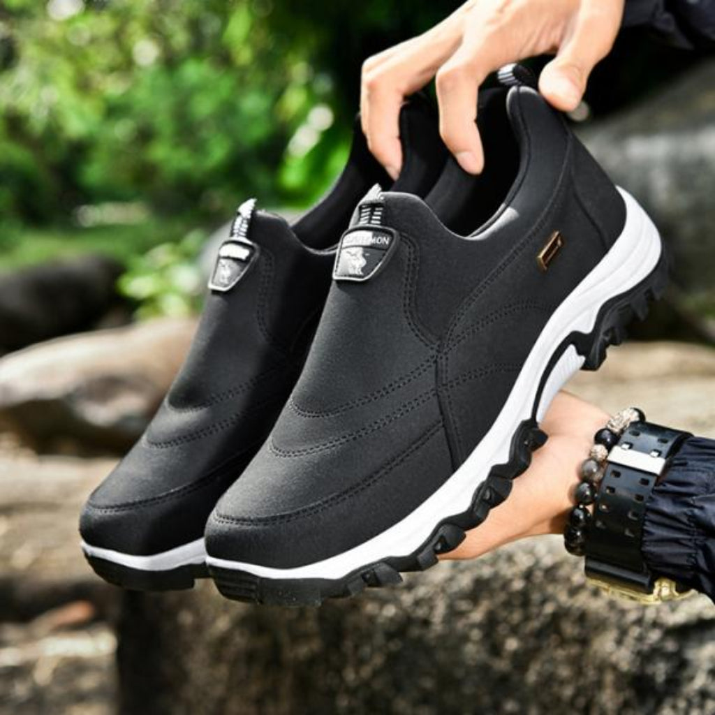 Outdoor Slip-On Sneaker — Qara/Ağ